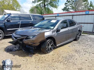 2018 Toyota Camry LE with VIN 4T1B11HK2JU578575, listed as a IAAI auction lot 41850389 with 213,235 mi miles. Bid and sale history available at carsss.com. Image 17.