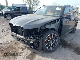 2025 BMW X5 xDrive40i z VIN 5UX23EU04S9Y37497, wystawiony jako IAAI lot #42124797 z przebiegiem 6 256 mil mil oraz . Historia ofert i sprzedaży dostępna na DreamBid. Obrazek 6.