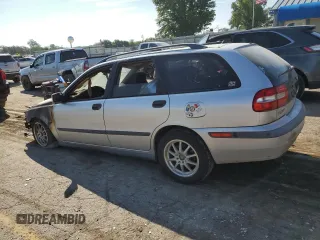 2001 Volvo V40 z VIN YV1VW29531F601362, wystawiony jako Copart lot #72295744 z przebiegiem Nie podano mil oraz Szkody całkowita. Historia ofert i sprzedaży dostępna na DreamBid. Obrazek 2.