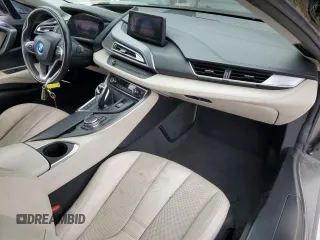2016 BMW i8 z VIN WBY2Z2C55GV675128, wystawiony jako Copart lot #44595154 z przebiegiem 80 710 mil mil oraz . Historia ofert i sprzedaży dostępna na DreamBid. Obrazek 8.