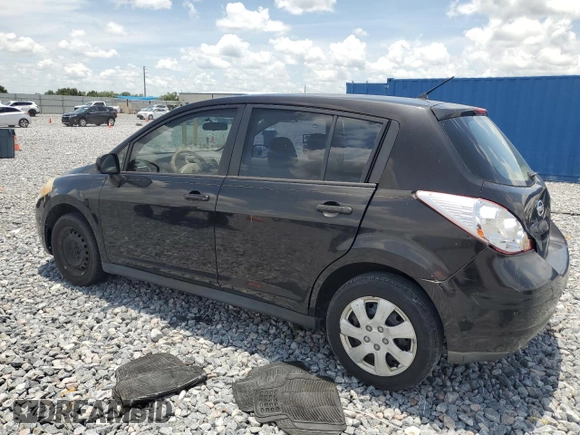 2010 Nissan Versa S z VIN 3N1BC1CPXAL382804, wystawiony jako Copart lot #63652575 z przebiegiem 168 051 mil mil oraz Szkoda całkowita • Salvage title. Historia ofert i sprzedaży dostępna na DreamBid. Obrazek 2.