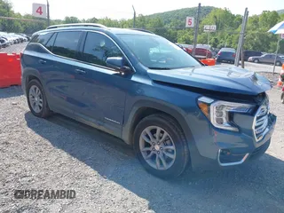 2024 GMC Terrain SLT z VIN 3GKALVEG7RL310682, wystawiony jako IAAI lot #42388049 z przebiegiem 9 792 mil mil oraz . Historia ofert i sprzedaży dostępna na DreamBid. Obrazek 1.