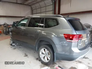 2018 Volkswagen Atlas SE with VIN 1V2LR2CA5JC521085, listed as a IAAI auction lot 42322031 with 100,262 mi miles and . Bid and sale history available at DreamBid. Image 3.