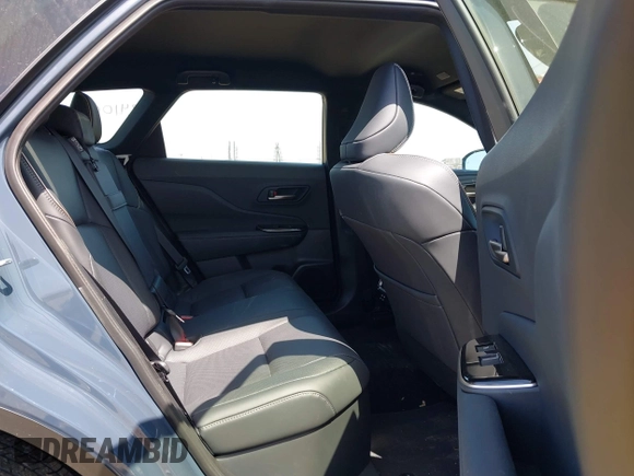 2025 Toyota Crown XLE z VIN JTDACAAJ6S3016620, wystawiony jako IAAI lot #42024734 z przebiegiem 5 492 mil mil oraz . Historia ofert i sprzedaży dostępna na DreamBid. Obrazek 8.