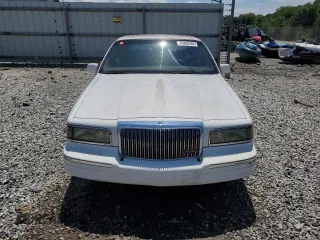 1996 Lincoln Town Car Executive z VIN 1LNLM81W4TY641611, wystawiony jako Copart lot #44939405 z przebiegiem 296 702 mil mil oraz Szkoda całkowita • Salvage title. Historia ofert i sprzedaży dostępna na DreamBid. Obrazek 5.