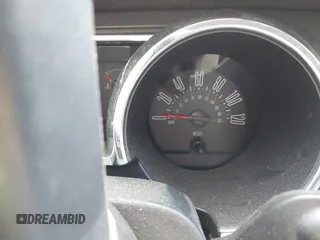 2008 Ford Mustang Deluxe z VIN 1ZVHT80N985155422, wystawiony jako IAAI lot #42312812 z przebiegiem Nie podano mil oraz . Historia ofert i sprzedaży dostępna na DreamBid. Obrazek 16.