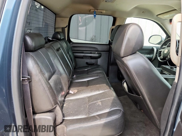 2007 GMC Sierra 1500 SLE1 z VIN 2GTEC13J771646190, wystawiony jako Copart lot #58850895 z przebiegiem 199 334 mil mil oraz Czysty tytuł • Clean title. Historia ofert i sprzedaży dostępna na DreamBid. Obrazek 10.