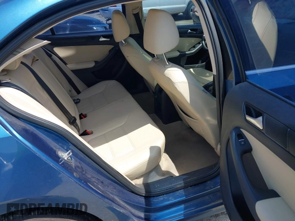 2015 Volkswagen Jetta SE with VIN 3VWD17AJ3FM260636, listed as a IAAI auction lot 42423975 with 129,377 mi miles and . Bid and sale history available at DreamBid. Image 8.