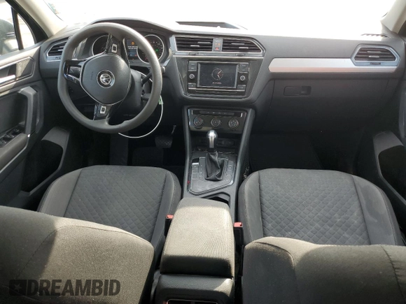 2018 Volkswagen Tiguan S z VIN 3VV1B7AX9JM043240, wystawiony jako Copart lot #72519764 z przebiegiem 129 138 mil mil oraz Szkoda całkowita • Salvage title. Historia ofert i sprzedaży dostępna na DreamBid. Obrazek 8.
