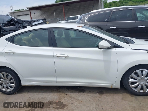 2011 Hyundai Elantra Limited с VIN 5NPDH4AE1BH032618, выставлен на аукционе IAAI как лот 42355543 с пробегом 157 926 миль миль и . История ставок и продаж доступна на DreamBid. Изображение 13.