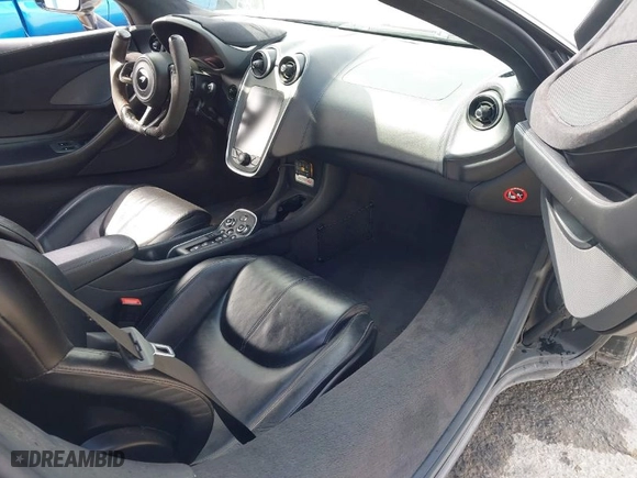 2019 McLaren 570S with VIN SBM13DAA2KW006285, listed as a IAAI auction lot 41774081 with NaN miles. Bid and sale history available at carsss.com. Image 5.