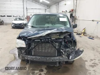2009 Chrysler Town & Country LX with VIN 2A8HR44E79R597925, listed as a IAAI auction lot 42039180 with 226,138 mi miles. Bid and sale history available at carsss.com. Image 6.