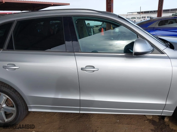 2011 Audi Q5 3.2L Premium Plus with VIN WA1DKAFPXBA063247, listed as a IAAI auction lot 41240885 with 110,412 mi miles. Bid and sale history available at carsss.com. Image 13.