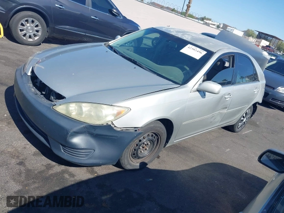 2005 Toyota Camry STD z VIN 4T1BE32K95U419292, wystawiony jako IAAI lot #42302496 z przebiegiem 233 632 mil mil oraz . Historia ofert i sprzedaży dostępna na DreamBid. Obrazek 2.
