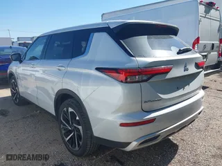 2024 Mitsubishi Outlander SE with VIN JA4J3VA86RZ024500, listed as a IAAI auction lot 42086623 with 31,199 mi miles. Bid and sale history available at carsss.com. Image 3.