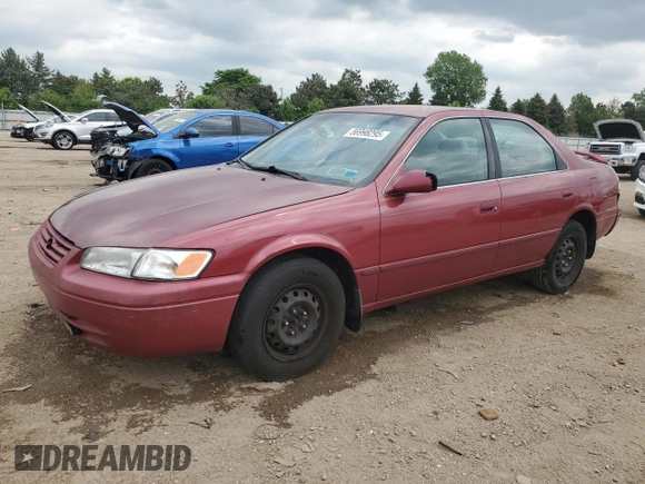 1998 Toyota Camry LE z VIN JT2BG22K6W0179063, wystawiony jako Copart lot #56998295 z przebiegiem 251 129 mil mil oraz Szkoda całkowita • Salvage title. Historia ofert i sprzedaży dostępna na DreamBid. Obrazek 1.