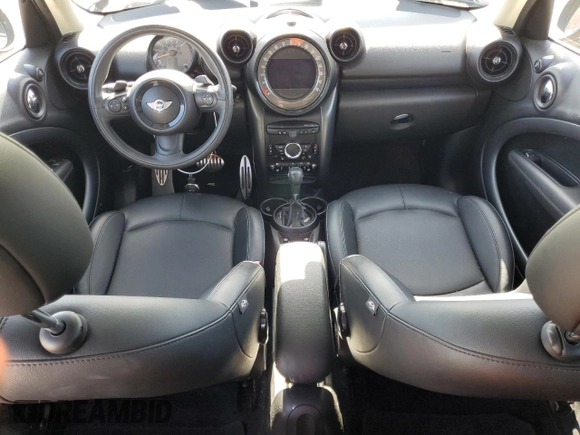 2016 MINI Countryman S z VIN WMWZC5C56GWU02998, wystawiony jako Copart lot #61663855 z przebiegiem Nie podano mil oraz Czysty tytuł • Clean title. Historia ofert i sprzedaży dostępna na DreamBid. Obrazek 8.