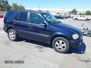 2002 Mercedes-Benz M 320/430/500 z VIN 4JGAB54EX2A336068, wystawiony jako IAAI lot #42677467 z przebiegiem 184 624 mil mil oraz . Historia ofert i sprzedaży dostępna na DreamBid. Obrazek 1.
