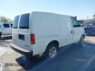 2005 Chevrolet Astro Cargo Van with VIN 1GCDM19X65B103835, listed as a IAAI auction lot 41619441 with 166,029 mi miles. Bid and sale history available at carsss.com. Image 4.