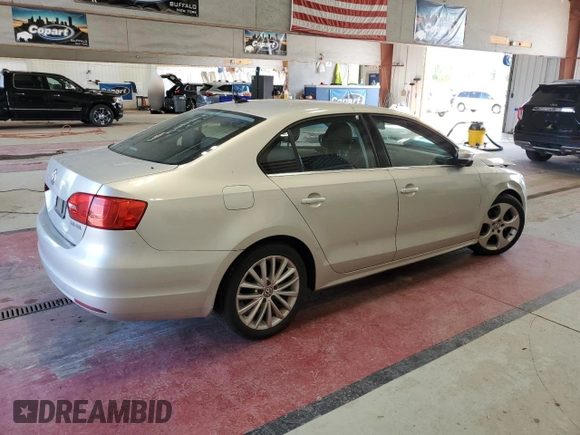 2011 Volkswagen Jetta SEL z VIN 3VWLZ7AJ5BM332905, wystawiony jako Copart lot #61913255 z przebiegiem Nie podano mil oraz Czysty tytuł • Clean title. Historia ofert i sprzedaży dostępna na DreamBid. Obrazek 3.