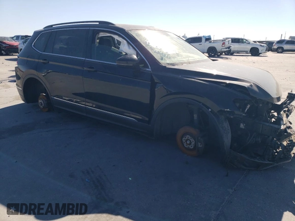 2018 Volkswagen Tiguan SEL z VIN 3VV3B7AX5JM157504, wystawiony jako Copart lot #48375505 z przebiegiem 81 742 mil mil oraz Szkoda całkowita • Salvage title. Historia ofert i sprzedaży dostępna na DreamBid. Obrazek 4.