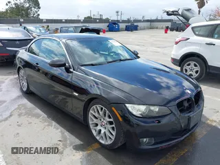 2007 BMW 3 Series 328i z VIN WBAWL13557PX15272, wystawiony jako IAAI lot #42228789 z przebiegiem 107 760 mil mil oraz . Historia ofert i sprzedaży dostępna na DreamBid. Obrazek 1.