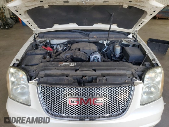 2011 GMC Yukon Denali with VIN 1GKS1EEF5BR398566, listed as a Copart auction lot 71068254 with 0 mi miles and Salvage Title. Bid and sale history available at carsss.com. Image 12.