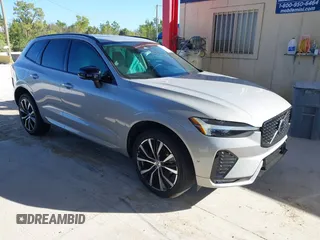 2024 Volvo XC60 Plus Dark Theme z VIN YV4L12RL8R1840809, wystawiony jako IAAI lot #41097119 z przebiegiem 24 845 mil mil oraz . Historia ofert i sprzedaży dostępna na DreamBid. Obrazek 1.