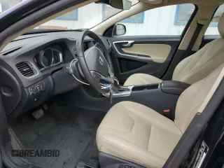 2016 Volvo S60 T5 Drive-E Premier z VIN YV126MFK5G2412365, wystawiony jako Copart lot #51577155 z przebiegiem 59 319 mil mil oraz Szkoda całkowita • Salvage title. Historia ofert i sprzedaży dostępna na DreamBid. Obrazek 7.