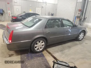 2008 Cadillac DTS 1SA z VIN 1G6KD57Y78U107110, wystawiony jako Copart lot #53548915 z przebiegiem 66 065 mil mil oraz Tytuł czysty. Historia ofert i sprzedaży dostępna na DreamBid. Obrazek 3.