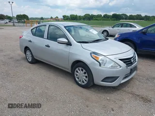 2017 Nissan Versa SV z VIN 3N1CN7AP2HL825641, wystawiony jako IAAI lot #42584537 z przebiegiem 79 485 mil mil oraz . Historia ofert i sprzedaży dostępna na DreamBid. Obrazek 1.