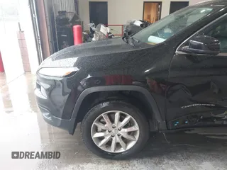 2016 Jeep Cherokee Limited with VIN 1C4PJMDSXGW233096, listed as a IAAI auction lot 42337333 with 39,475 mi miles and . Bid and sale history available at DreamBid. Image 17.