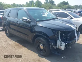 2017 Ford Police Interceptor Utility z VIN 1FM5K8AR3HGA13237, wystawiony jako IAAI lot #42663187 z przebiegiem 110 687 mil mil oraz . Historia ofert i sprzedaży dostępna na DreamBid. Obrazek 1.