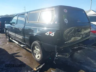 2006 Chevrolet Silverado 1500 LT1 with VIN 2GCEK13TX61199311, listed as a IAAI auction lot 41275692 with 176,734 mi miles. Bid and sale history available at carsss.com. Image 3.