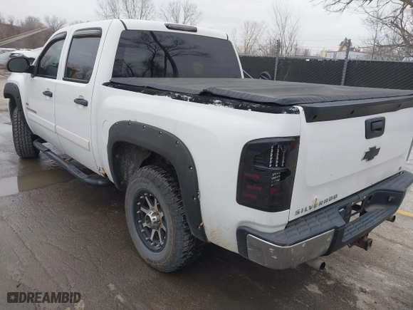 2007 Chevrolet Silverado 1500 LT w/1LT with VIN 3GCEK13397G532557, listed as a IAAI auction lot 41500202 with 216,911 mi miles. Bid and sale history available at carsss.com. Image 3.