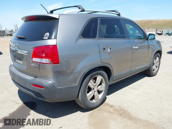 2013 Kia Sorento EX with VIN 5XYKU4A25DG411785, listed as a IAAI auction lot 42204291 with 203,501 mi miles and . Bid and sale history available at carsss.com. Image 4.
