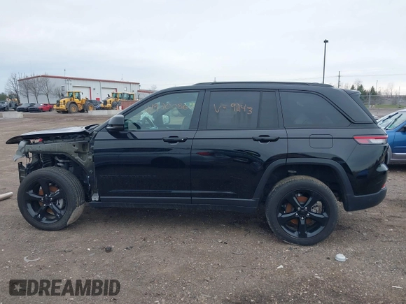2024 Jeep Grand Cherokee Altitude z VIN 1C4RJHAG7RC679243, wystawiony jako IAAI lot #41920086 z przebiegiem Nie podano mil oraz . Historia ofert i sprzedaży dostępna na DreamBid. Obrazek 15.