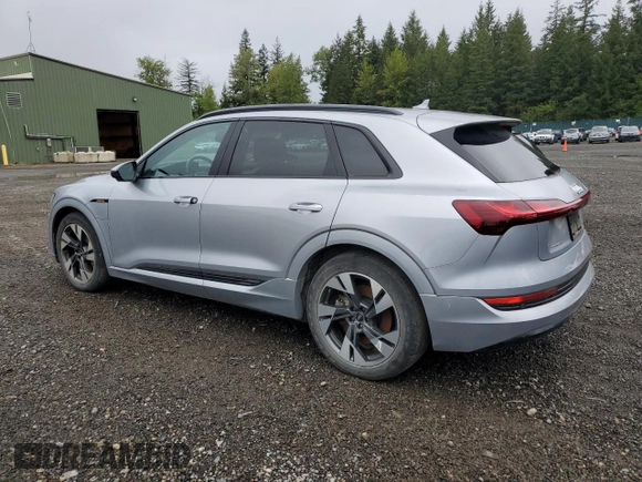 2022 Audi e-tron Premium z VIN WA1AAAGE8NB005235, wystawiony jako Copart lot #57621195 z przebiegiem 40 970 mil mil oraz Czysty tytuł • Clean title. Historia ofert i sprzedaży dostępna na DreamBid. Obrazek 2.