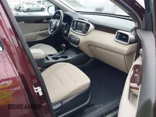 2018 Kia Sorento LX with VIN 5XYPG4A34JG347093, listed as a IAAI auction lot 41809115 with 106,494 mi miles. Bid and sale history available at carsss.com. Image 5.