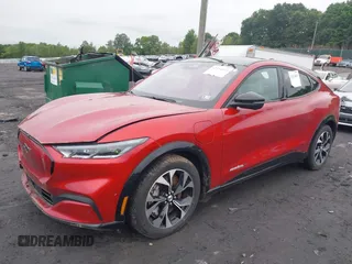 2022 Ford Mustang Mach-E Premium z VIN 3FMTK3SU8NMA03382, wystawiony jako IAAI lot #42534414 z przebiegiem 47 364 mil mil oraz . Historia ofert i sprzedaży dostępna na DreamBid. Obrazek 2.