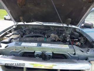 1998 Ford Ranger XL z VIN 1FTYR14U0WPB44479, wystawiony jako IAAI lot #42534265 z przebiegiem Nie podano mil oraz . Historia ofert i sprzedaży dostępna na DreamBid. Obrazek 10.