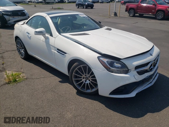 2020 Mercedes-Benz SLC 300 z VIN W1KPK3JAXLF169788, wystawiony jako Copart lot #63054754 z przebiegiem 20 666 mil mil oraz Szkody całkowita. Historia ofert i sprzedaży dostępna na DreamBid. Obrazek 4.