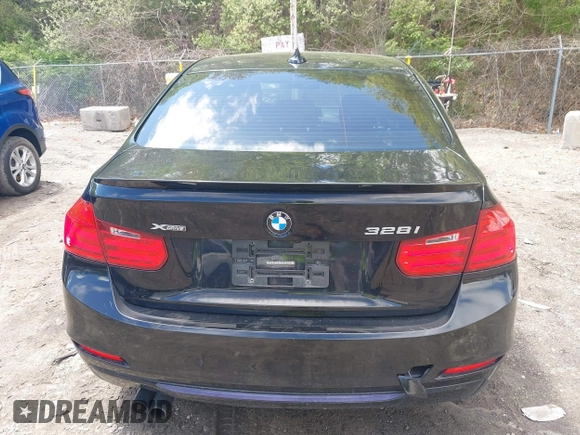 2015 BMW 3 Series 328i xDrive с VIN WBA3B5G55FNS18689, выставлен на аукционе IAAI как лот 42188139 с пробегом 90 612 миль миль и . История ставок и продаж доступна на DreamBid. Изображение 16.