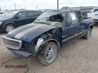 2002 GMC Sonoma SLS with VIN 1GTCS195928217837, listed as a IAAI auction lot 42136213 with 172,037 mi miles. Bid and sale history available at carsss.com. Image 6.