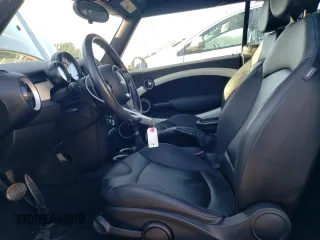 2014 MINI Convertible S z VIN WMWZP3C58ET707569, wystawiony jako Copart lot #42129485 z przebiegiem 62 343 mil mil oraz Szkoda całkowita • Salvage title. Historia ofert i sprzedaży dostępna na DreamBid. Obrazek 7.