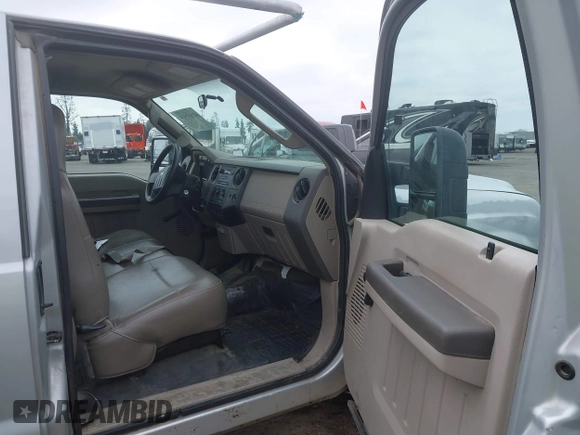 2008 Ford Super Duty F-250 SRW XL with VIN 1FTSX20Y48EC46974, listed as a IAAI auction lot 41637500 with 224,489 mi miles. Bid and sale history available at carsss.com. Image 5.