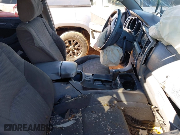 2004 Toyota 4Runner SR5 z VIN JTEBU14R940038386, wystawiony jako IAAI lot #41589555 z przebiegiem 259 775 mil mil oraz . Historia ofert i sprzedaży dostępna na DreamBid. Obrazek 5.