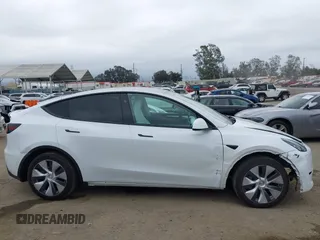 2024 Tesla Model Y with VIN 7SAYGDED4RF055859, listed as a IAAI auction lot 42201099 with 17,373 mi miles and . Bid and sale history available at DreamBid. Image 13.