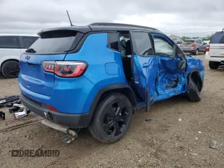 2020 Jeep Compass Latitude z VIN 3C4NJCBB4LT102329, wystawiony jako Copart lot #57476875 z przebiegiem Nie podano mil oraz Szkoda całkowita • Salvage title. Historia ofert i sprzedaży dostępna na DreamBid. Obrazek 3.