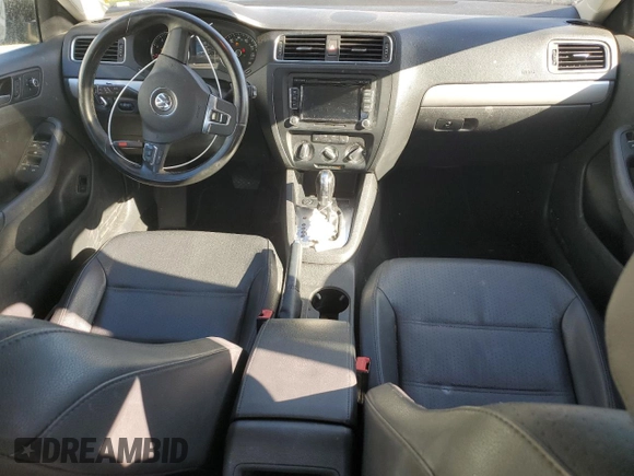 2014 Volkswagen Jetta SE with VIN 3VWD17AJ9EM400204, listed as a Copart auction lot 42484055 with 137,287 mi miles and Salvage title. Bid and sale history available at DreamBid. Image 8.